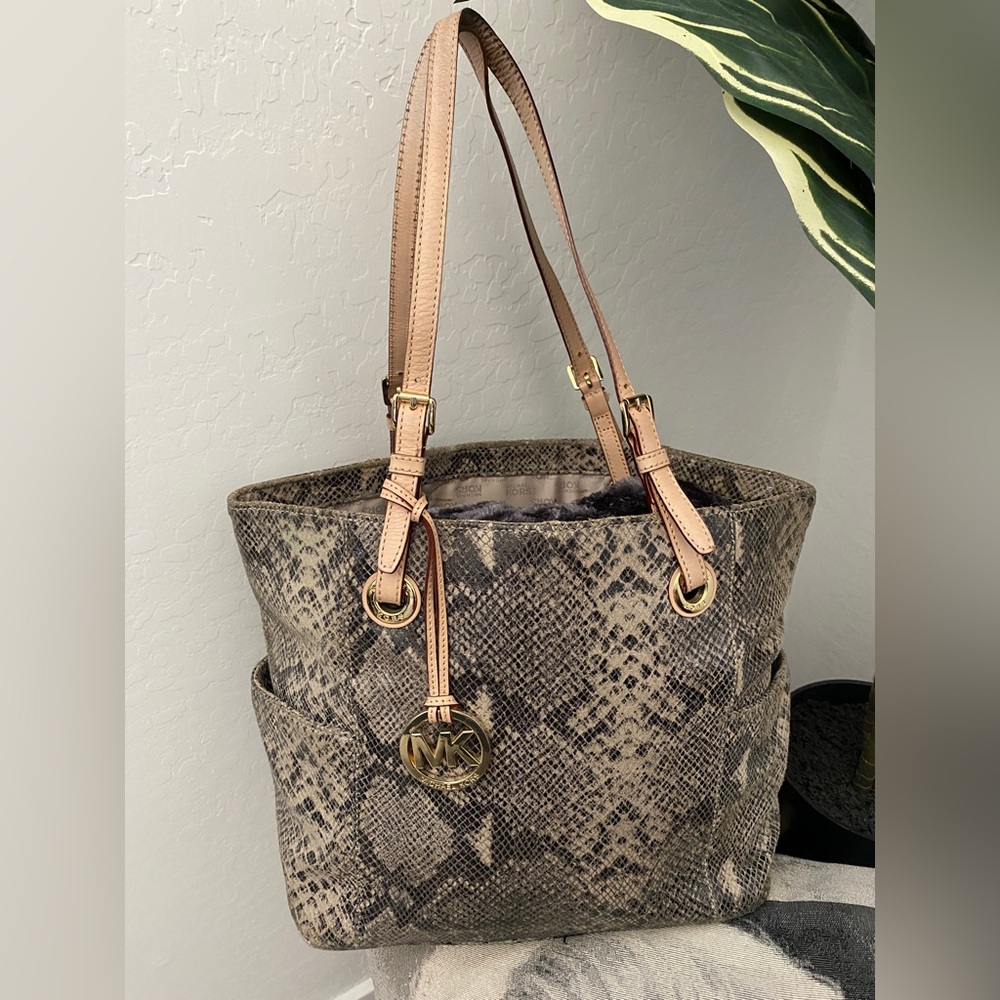 Michael KORS Snake Print Jet Set Tote (Medium)